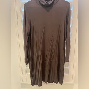 Women’s turtleneck dress with pockets